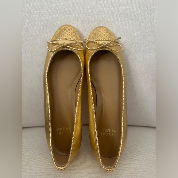 Authentic Stuart Weitzman Gold Cap Toe Flats with Bows Good Condition Size 7 - Picture 1 of 6